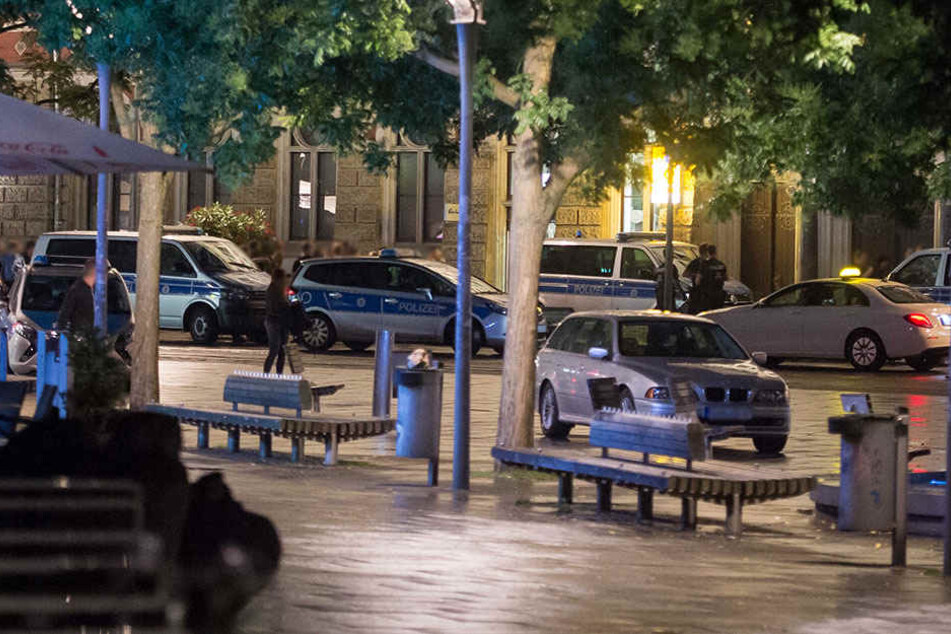 Die Polizei war mit einem Großaufgebot vor Ort.