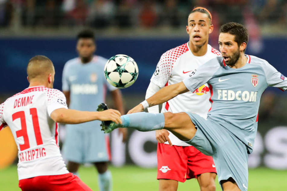 RB hielt gegen den Vorjahres-Halbfinalisten AS Monaco um Joao Moutinho (r.) stark mit, erkämpfte sich ein 1:1 zum Auftakt.