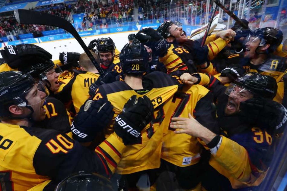 Das DEB-Team nach dem Halbfinal-Sieg gegen Kanada.