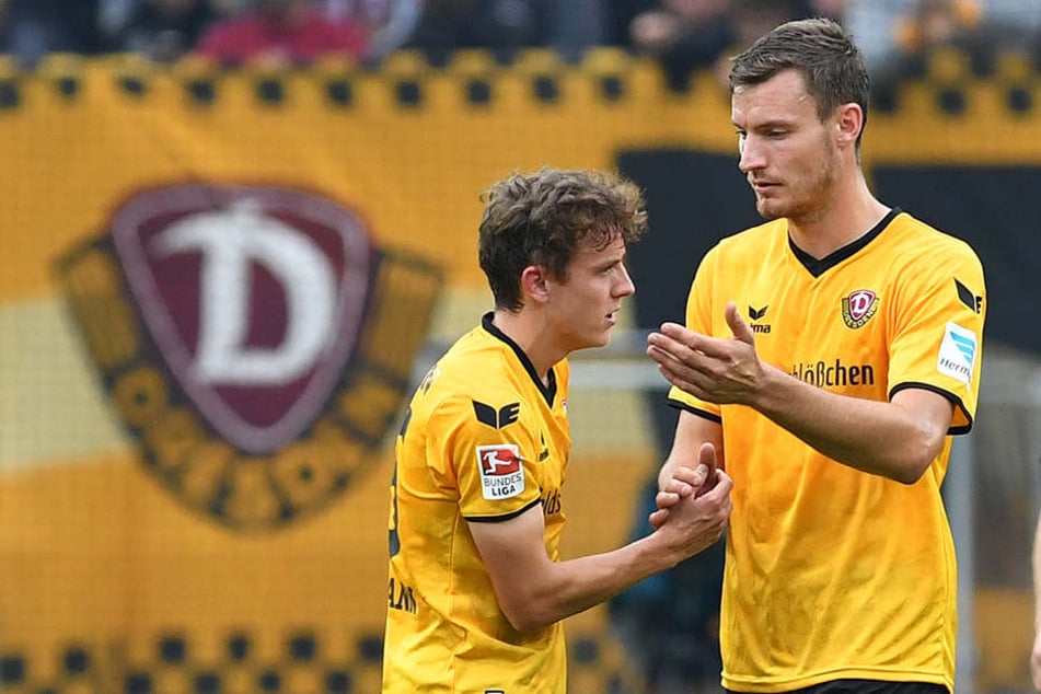 Niklas Hauptmann (l.) wurde nach
dem 0:3 gegen Aue, bei dem er in der letzten halben Stunde dabei war, von
Florian Ballas getröstet.