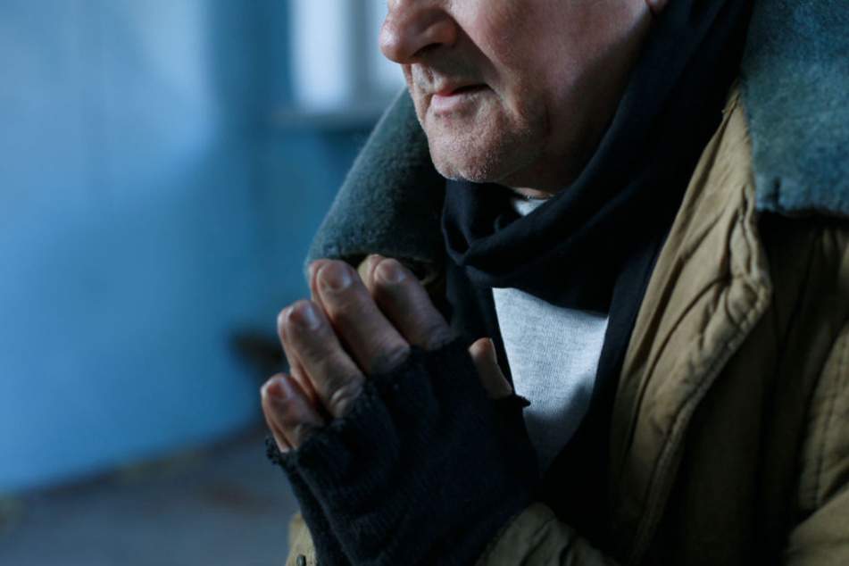 Mit einer schweren Rauchverletzung kam der obdachlose Mann in ein Krankenhaus. (Symbolbild)