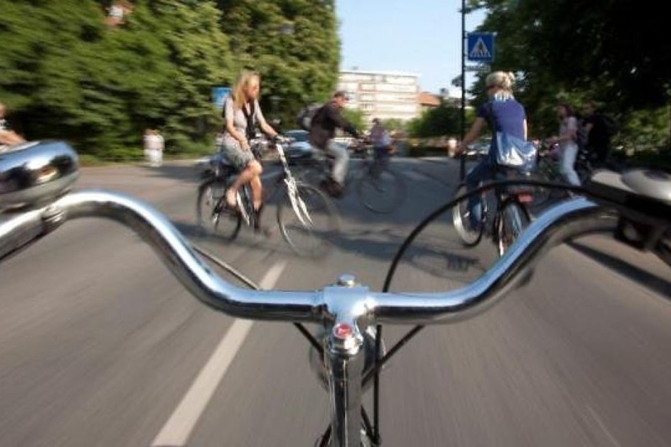 Der 17-Jährige war auf dem viel zu kleinen Fahrrad seiner Schwester unterwegs. (Symbolbild)