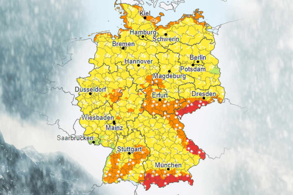 Die Karte des Deutschen Wetterdienstes zeigt, dass deutschlandweit vor Schnee und Sturm gewarnt wird.
