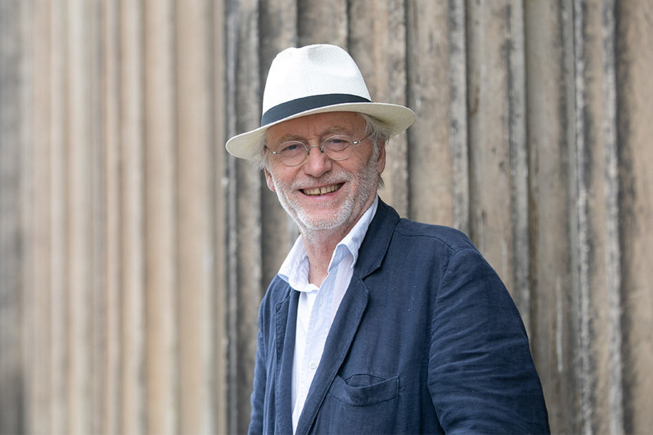 In Dresden wieder auferstanden: "Lindenstraßen"-Star Joachim Luger (74) spielt derzeit in der Comödie Dresden.