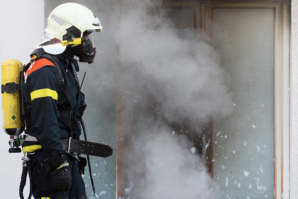 Zwei Menschen starben in den Flammen. (Symbolbild)