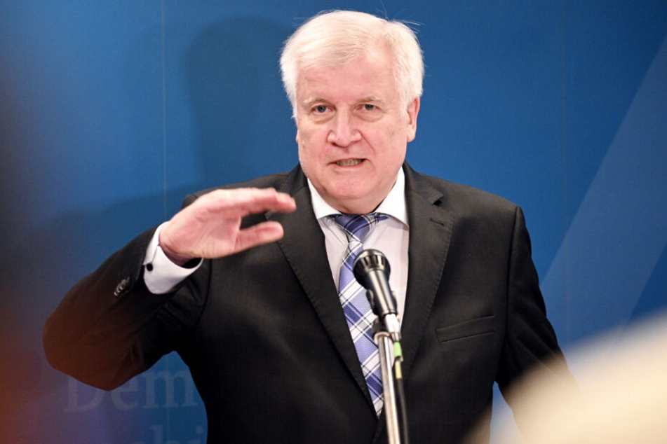Vom Bundesinnenminister Horst Seehofer fühlt sich Carola Rackete alleingelassen.