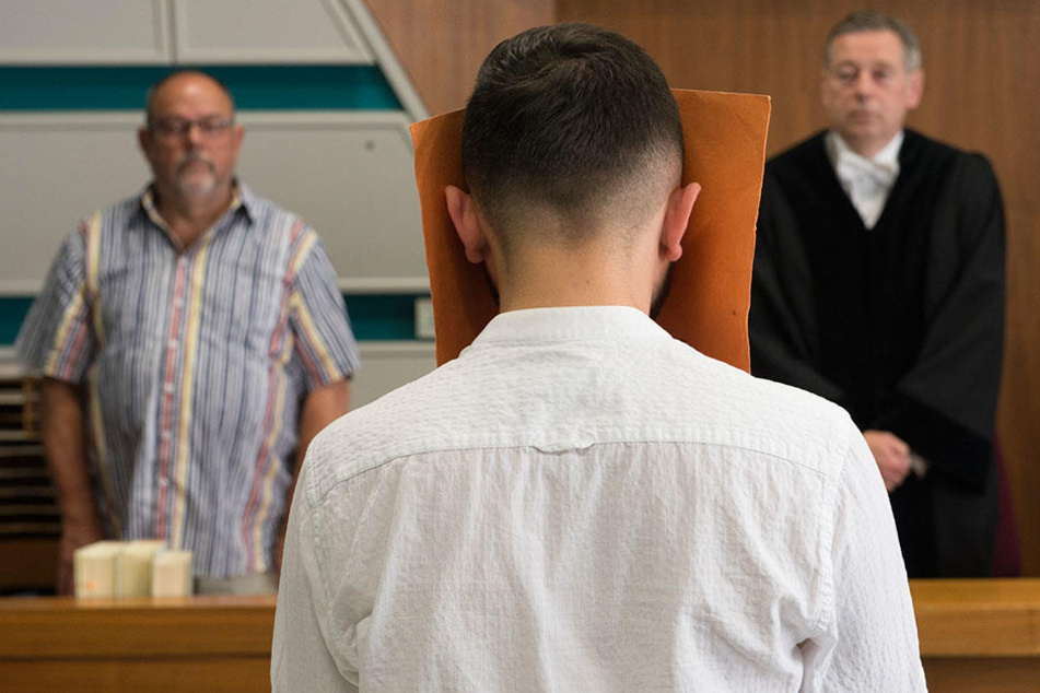Ismet S. steht vor dem Richter des Kriminalgerichts.