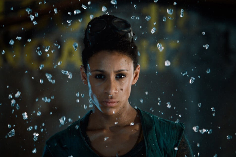 Von Obianaju "Obi" Washington (Lara Rossi) hängt ab, ob die Menschheit noch eine Chance hat, zu überleben.