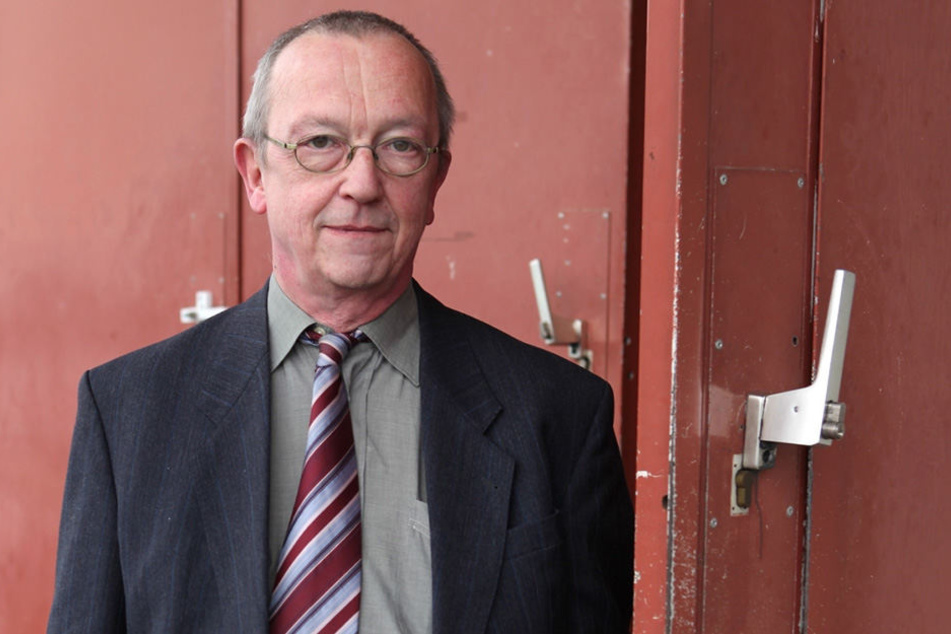 Die Leitung der JVA Dresden unter Führung Ulrich Schwarzers (63) wurde nach
dem Ekel-Skandal von den Häftlingen angezeigt.