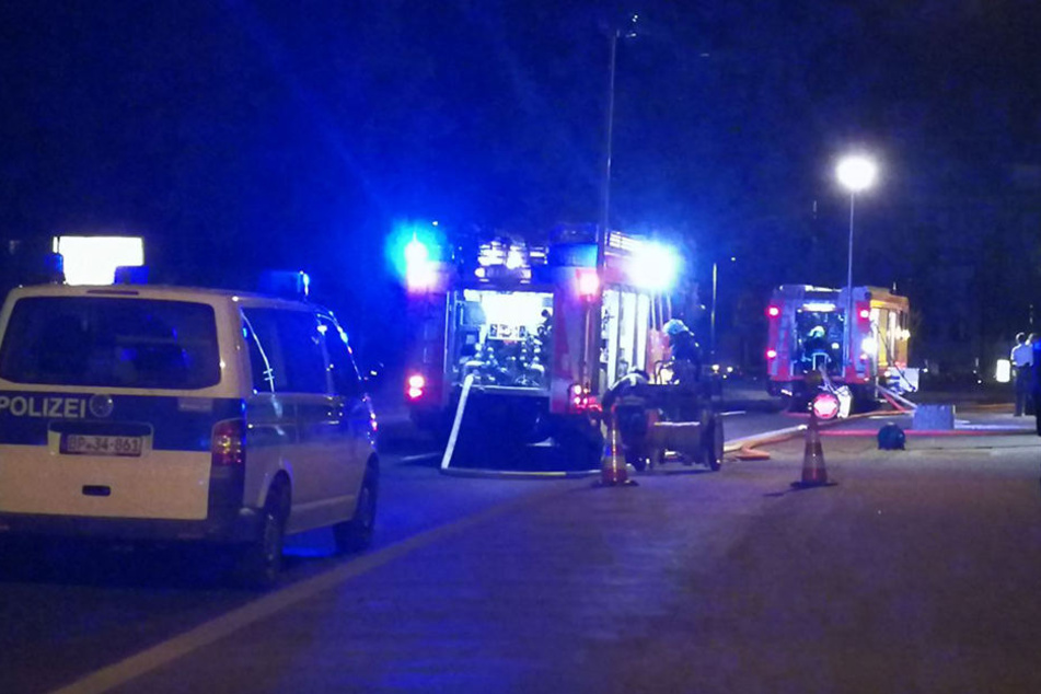 Neben der Haltestelle MDR hatten die Kameraden einen Flächenbrand zu löschen.