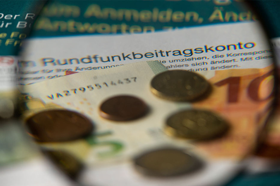 Nach dem seit dem 1. Januar 2013 geltenden Rundfunkbeitragsstaatsvertrag sind Hotel- und Gästezimmer-Inhaber zur Zahlung eines zusätzlichen Rundfunkbeitrags verpflichtet.