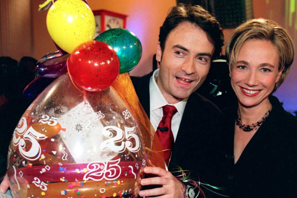 Die Moderatoren Amelie Fried und Giovanni di Lorenzo feiern im November 1999 mit einer Jubiläumssendung 25 Jahre "3nach9".