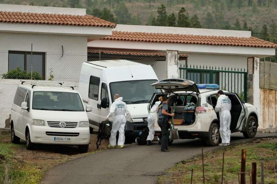 Einen später wurden die übel zugerichteten Leichen der Mutter (39) und ihres älteren Sohnes (10) in einer Höhle gefunden. Das sechsjährige Kind konnte flüchten.