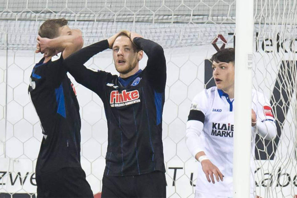 Der Club agierte äußerst kläglich vor dem gegnerischen Tor. Auch Ben Zolinski (mi.) und Thomas Bertels (li.) waren erfolglos.