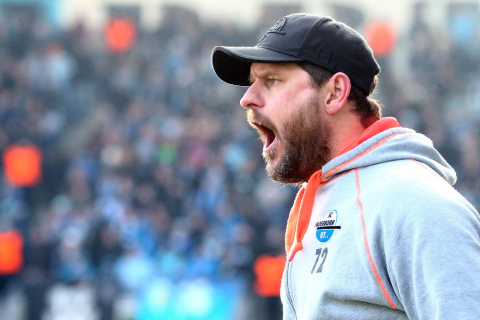 Nach dem Spiel gegen die Sportfreunde Lotte kotzte sich Steffen Baumgart (46) über die SCP-Fans aus.