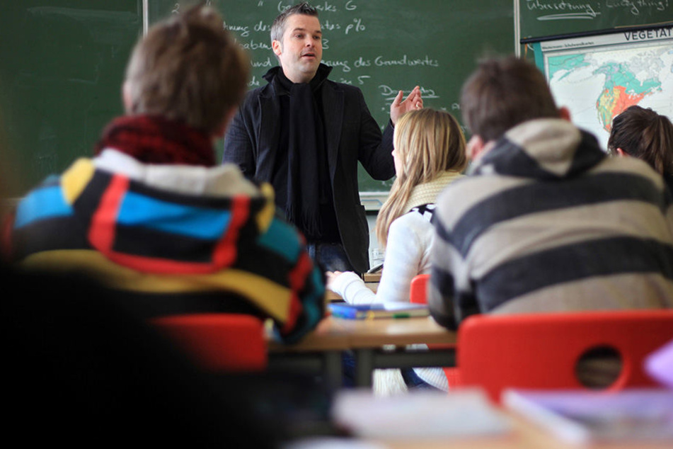 Grundschullehrer in NRW verdienen weniger, als Lehrer an Gymnasien. (Symbolbild)