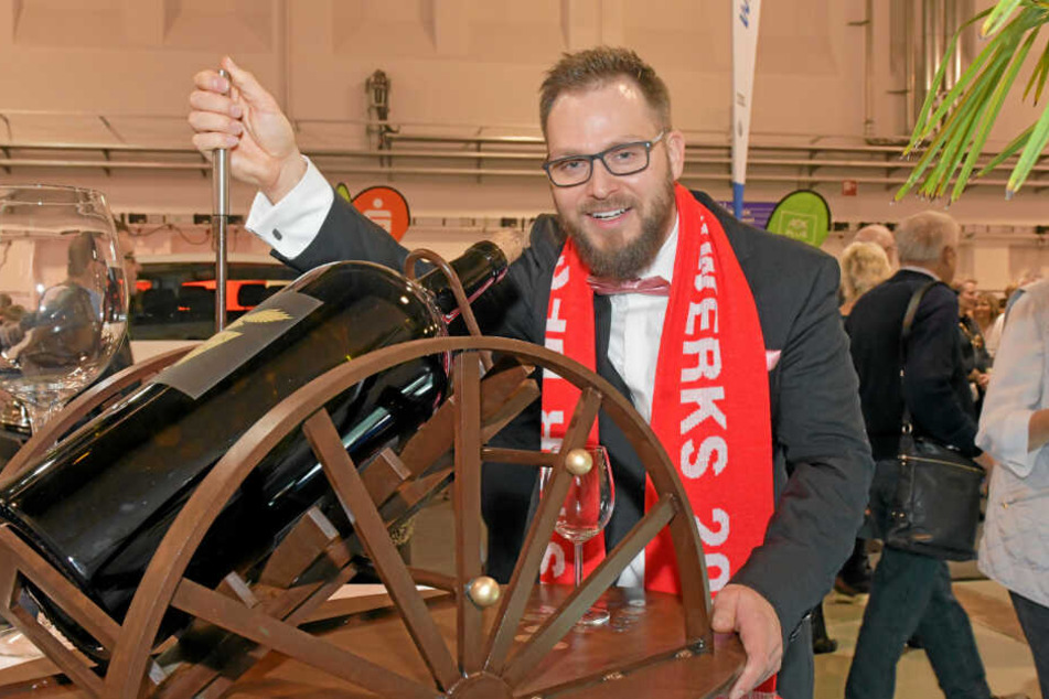 Markus Winkler (32) Metallbaumeister aus Radebeul mit seinem Meisterstück: Dekantiermaschine für Big Bottles.