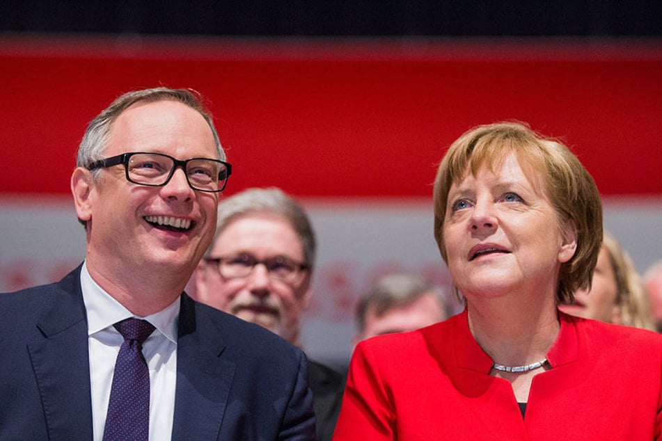 Netter Plausch, man kennt sich ja: Bundeskanzlerin Angela Merkel (CDU) und Georg Fahrenschon.