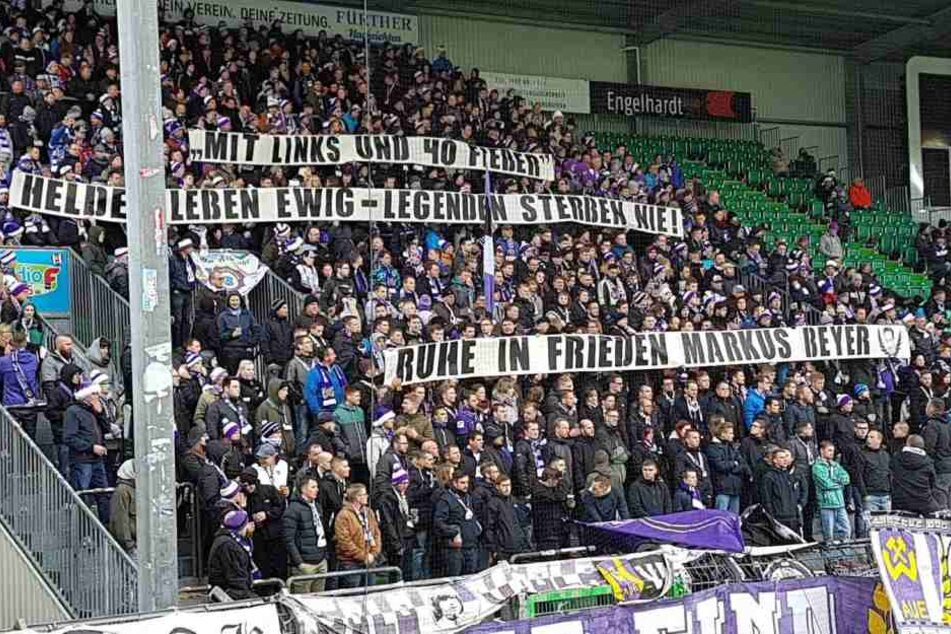 Die Fans rollten während der ersten Hälfte ein Spruchband aus.
