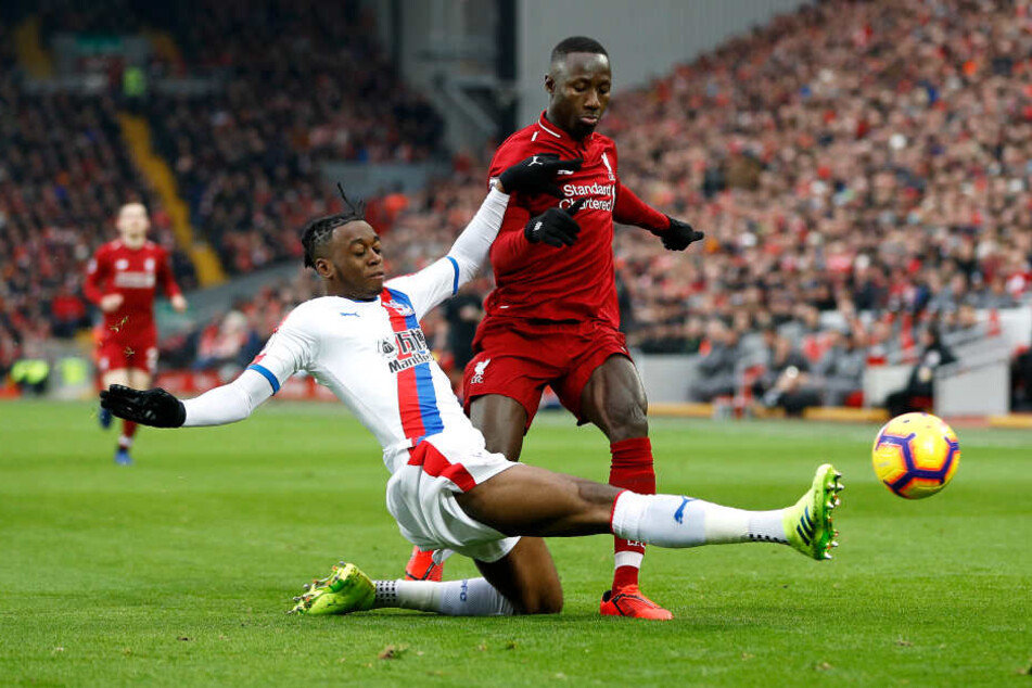 Wütende Fans sollen das Haus von Naby Keita (rechts) in Guinea belagert haben.