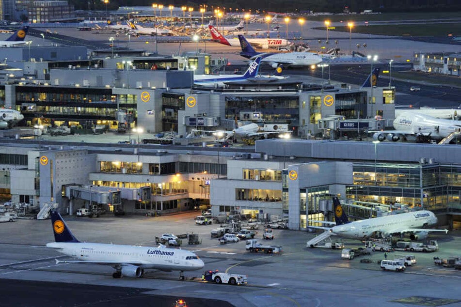 Hat der Flughafenbetreiber Fraport Schmiergelder fließen lassen? (Symbolbild)