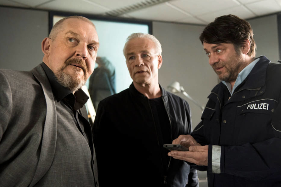 Können Schenk (Dietmar Bär, l.) und Ballauf (Klaus J. Behrendt, m.) Frank Lorenz (Roeland Wiesnekker, r.) trauen? Nein, können sie nicht.