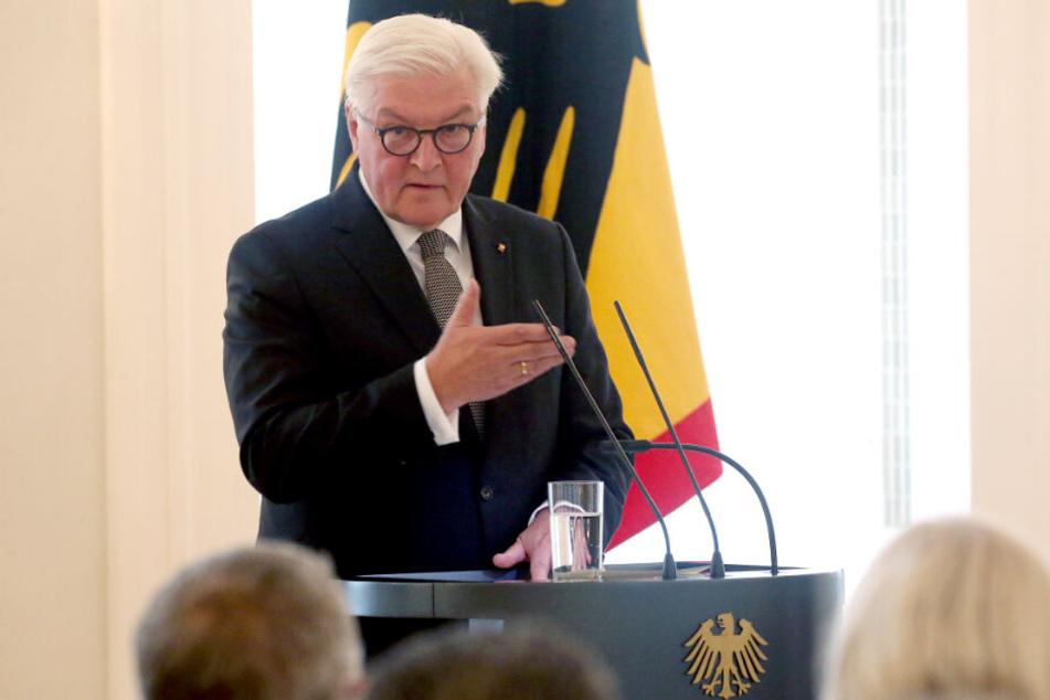 Bundespräsident Frank-Walter Steinmeier hält im Schloss Bellevue die Eröffnungsrede zum vierten und letzten Gespräch in der Reihe "Geteilte Geschichte(n)", das unter dem Motto "Von Erfolgsrezepten in Ost und West" steht.