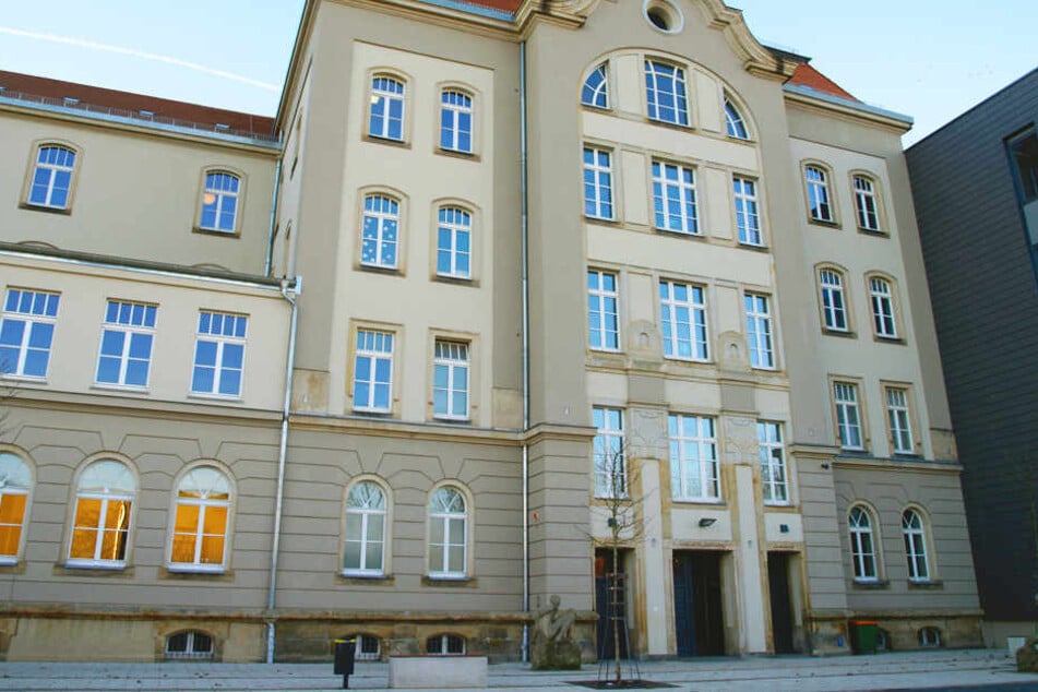 Die Ganztagsschule befindet sich in ruhiger Lage in der Dresdner
Neustadt.