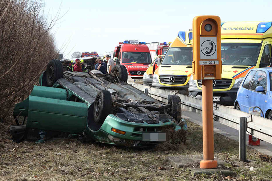 Ein Toyota stieß mit einem Transporter zusammen.