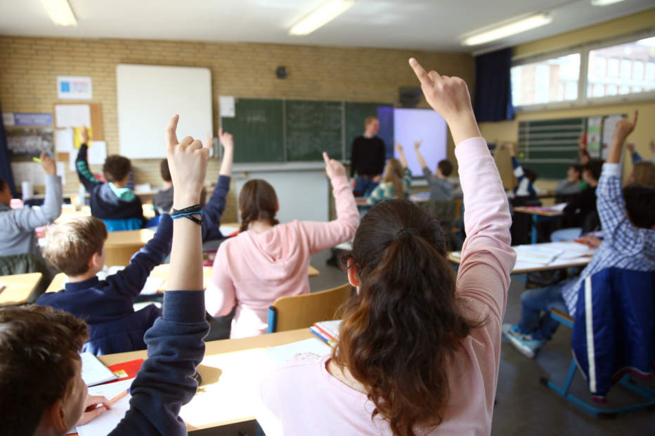 Kinder werden auch in der Schule über die Sexualität aufgeklärt. (Symbolbild)
