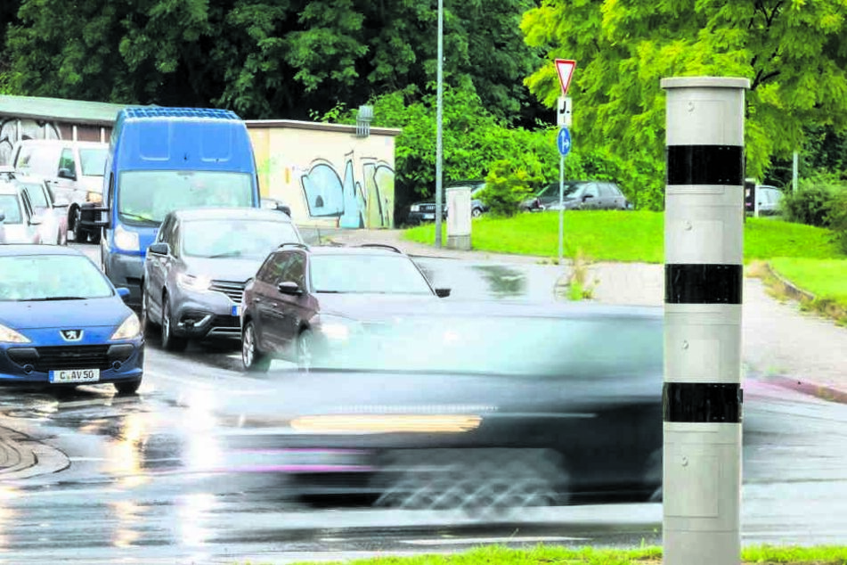 Der Super-Blitzer an der Zwickauer Straße
spielte nur 67.000 Euro ein (94.000 Euro).