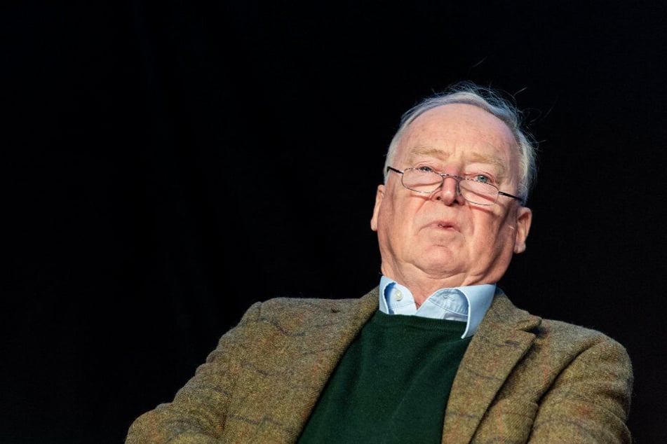 Alexander Gauland, Fraktionsvorsitzender der AfD im Bundestag und AfD Bundessprecher, sitzt vor Beginn der Europawahlversammlung der Alternative für Deutschland in der Sachsen-Arena.