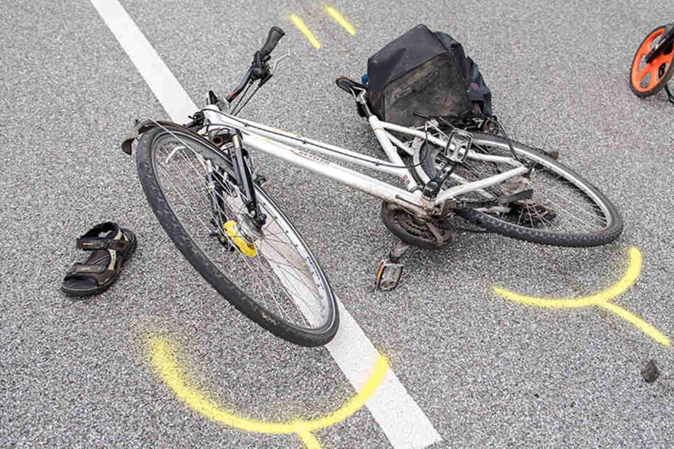 Die Fahrradfahrer wurden völlig überrascht und hatten keine Chance auszuweichen. (Symbolbild)