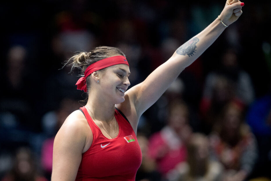 Weißrusslands Aryna Sabalenka freut sich über ihren Sieg im Einzel gegen Deutschlands Siegemund.