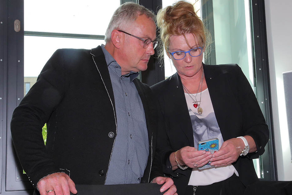 Annelis Eltern Ramona (55) und Uwe R. (58) sind mit dem Urteil gegen die Mörder ihrer Tochter nicht einverstanden.