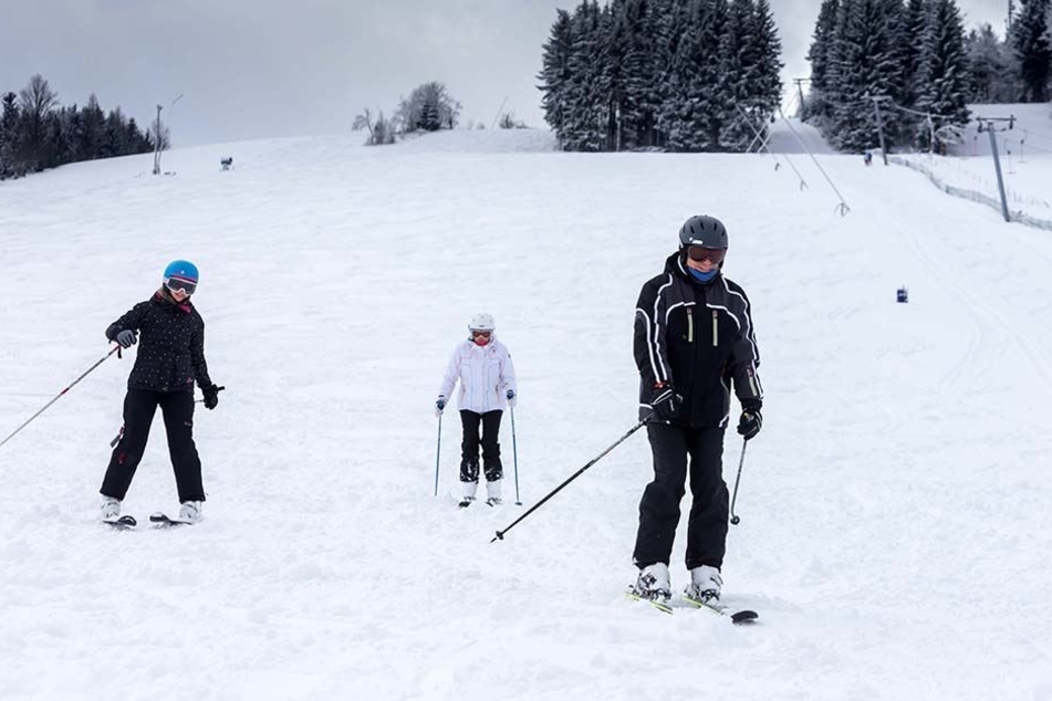 Für die Wintersportler könnte die Saison in Holzhau erheblich kürzer werden. Anfang Januar entscheidet das Landgericht, ob der Skibetrieb über ein unverzichtbares Grundstück untersagt wird.