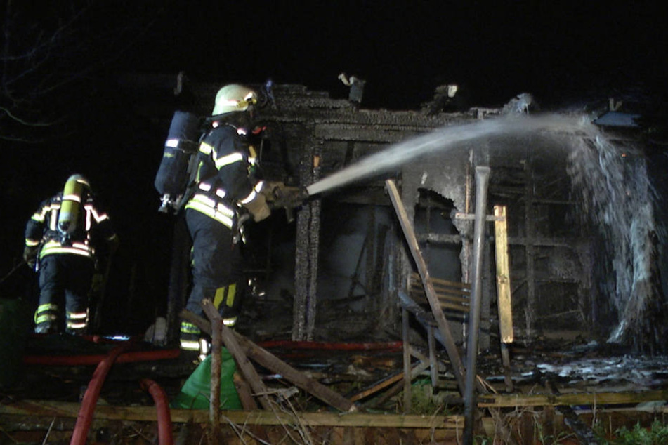 Gut 30 Minuten brauchte die Feuerwehr, um den Brand zu kontrollieren.