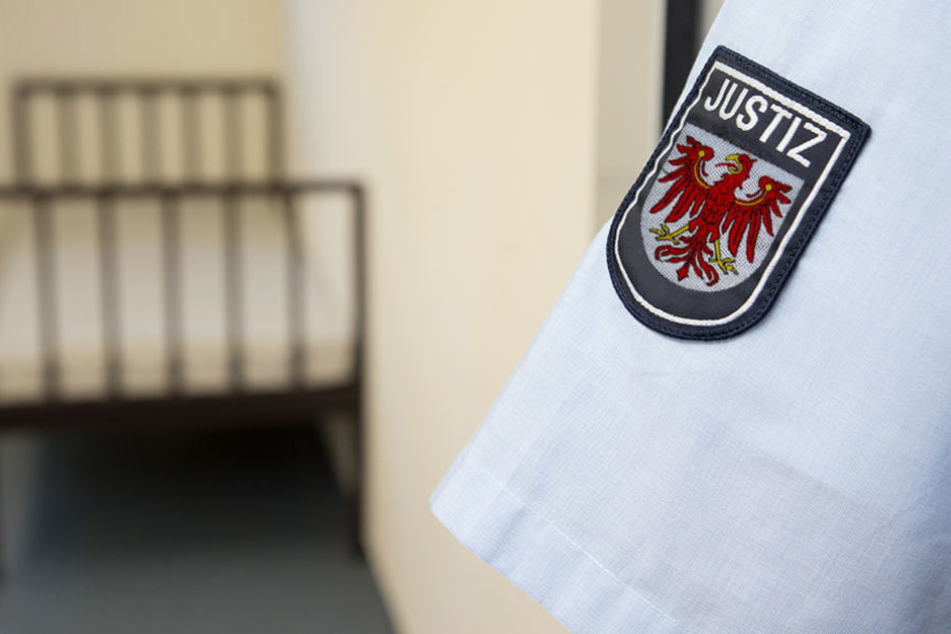 Die Beamtin auf Probe hatte zu zwei Insassen in der JVA Brandenburg (Havel) ein Verhältnis. (Symbolbild)