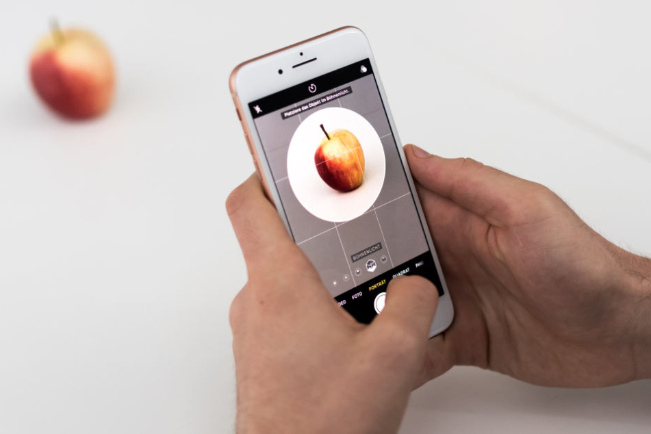 Auch wenn es technisch nicht viele Unterschiede zwischen iPhone 8 und iPhone X gibt, warten viele Kunden auf das neuere Modell.