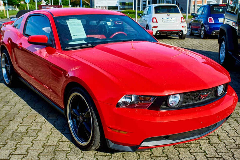 Nach der verhängnisvollen Probefahrt war der Ford Mustang ein wirtschaftlicher Totalschaden. (Symbolbild)