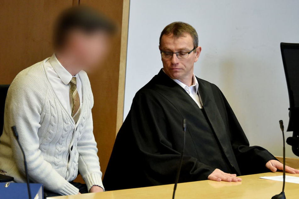 Jan G. und sein Anwalt am Dienstag zum Prozessbeginn im Landgericht in Frankfurt (Oder).