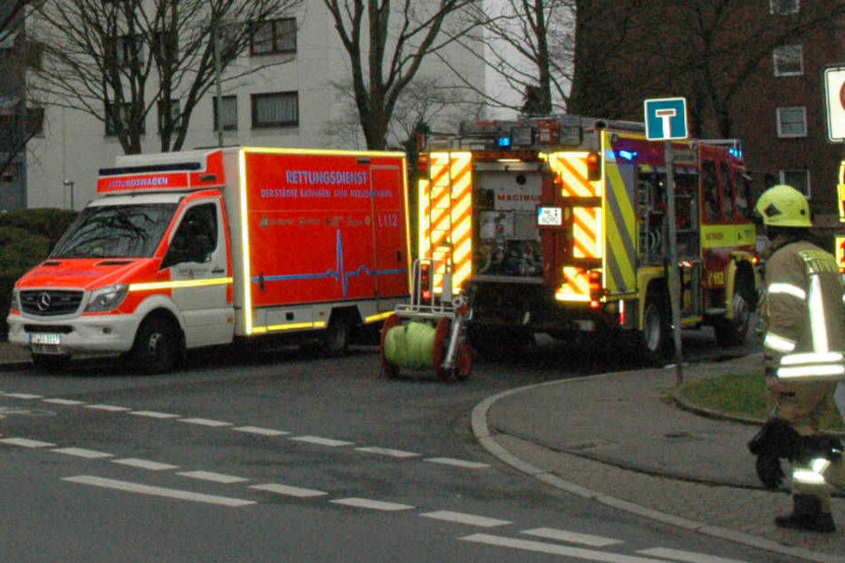 Eine 81-Jährige musste aus der brennenden Wohnung gerettet werden.