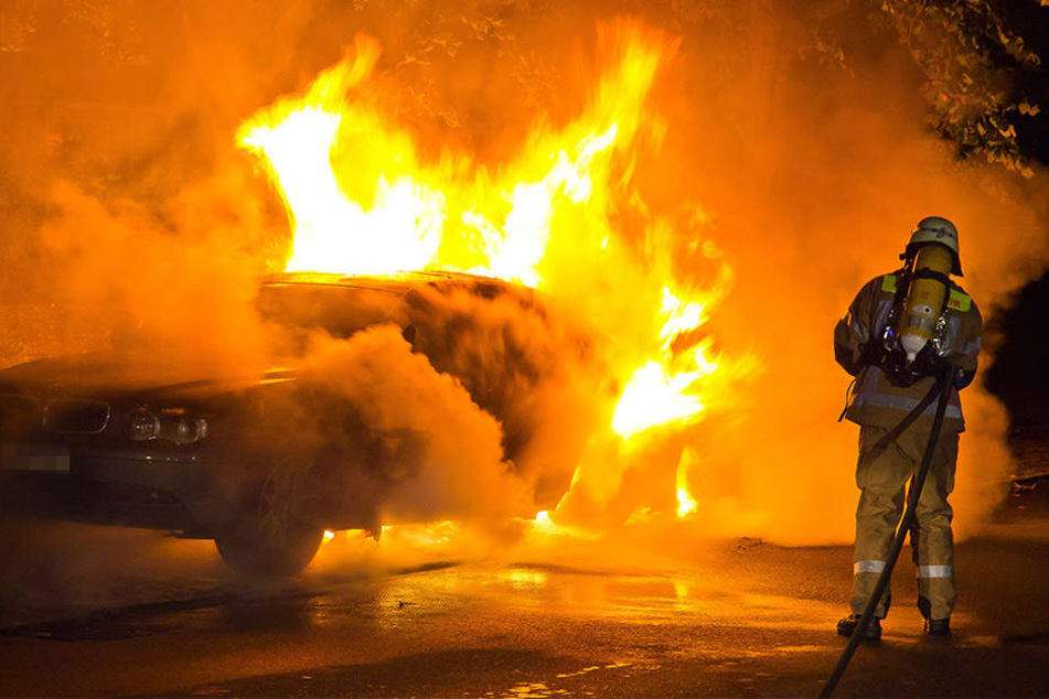 Die Feuerwehr musste in der Nacht zu Sonntag erneut zu einem Brand ausrücken. (Symbolbild)
