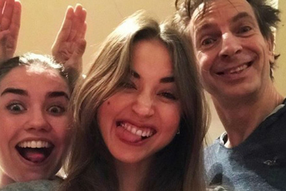 Ekaterina Lenova (Mi.), ihre Schwester Maria und Ingolf Lück beim Tanztraining.