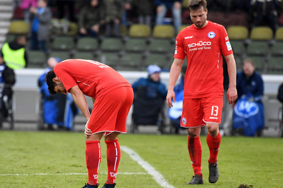 Die Bielefelder Stephan Salger (links) und Julian Börner standen nach der 3:2 Niederlage auf dem Platz. Die Enttäuschung war groß!