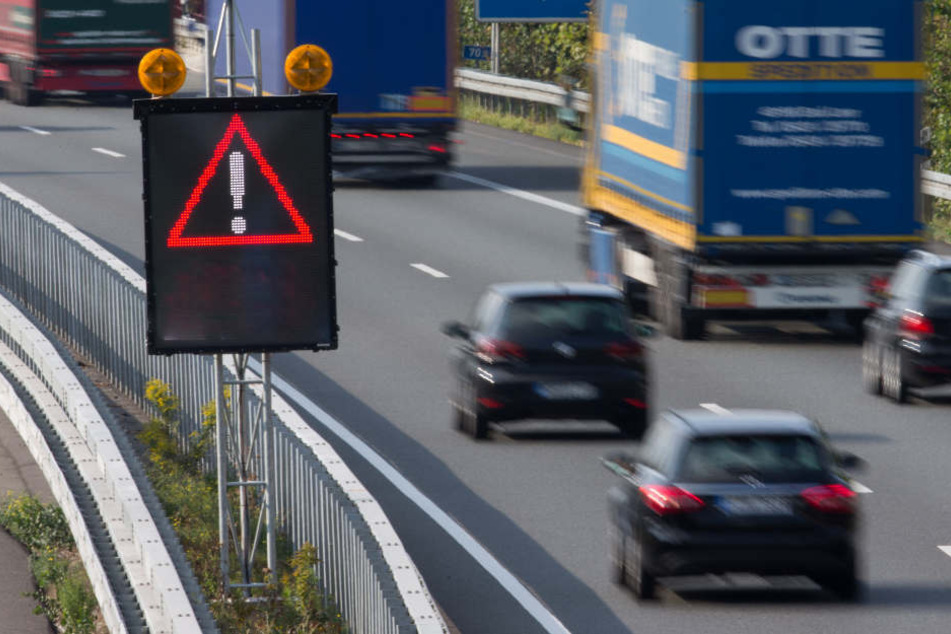 Dem Duo wird vorgeworfen, Steine auf die A73 geworfen zu haben. (Symbolbild)