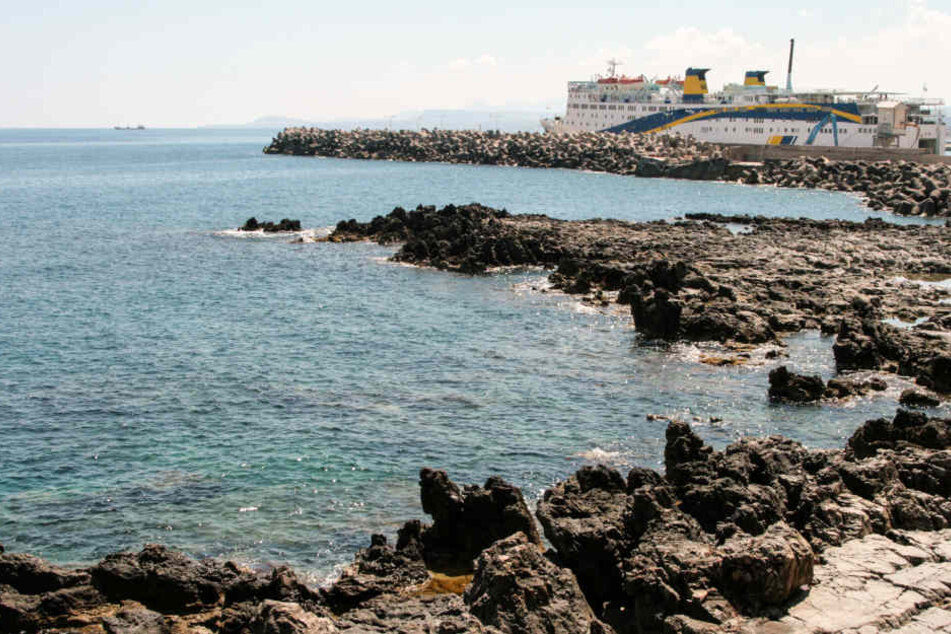 Die Frau wurde vom Strand in Rethymno hinausgetrieben.