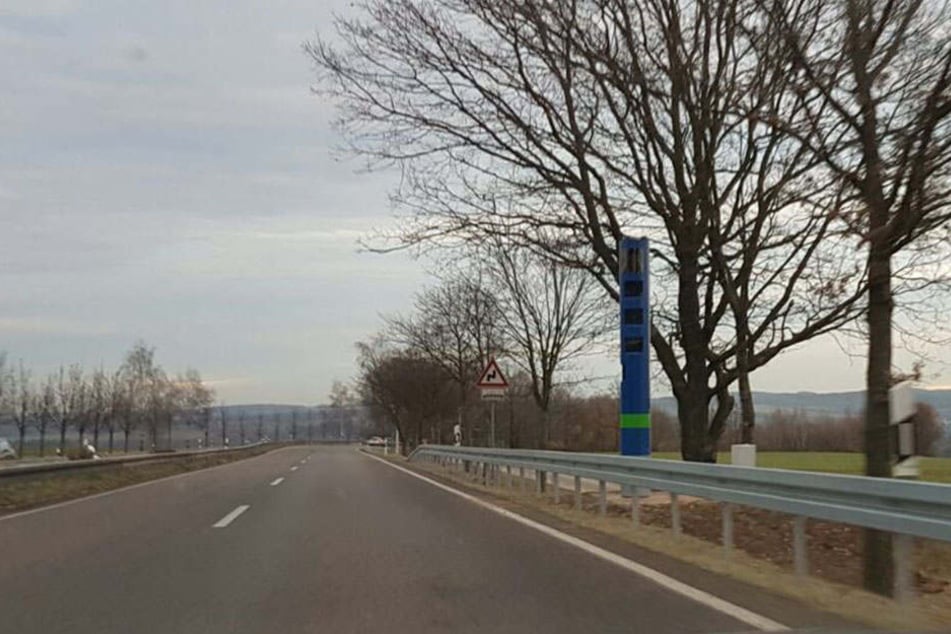 An der B173 steht die erste Maut-Kontrollsäule in Sachsen.