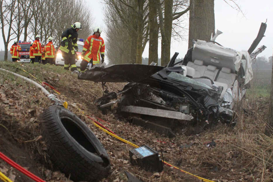 Das Auto des älteren Ehepaares wurde völlig zerstört.