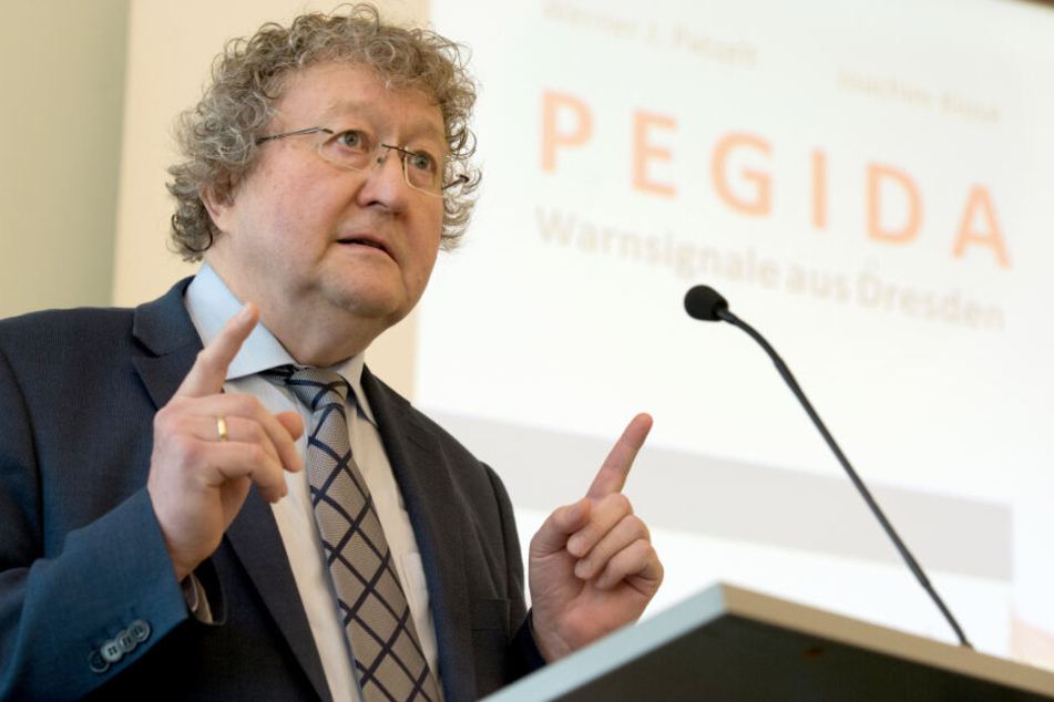 Patzelt bei der Vorstellung seines Buches "Pegida: Warnsignale aus Dresden".